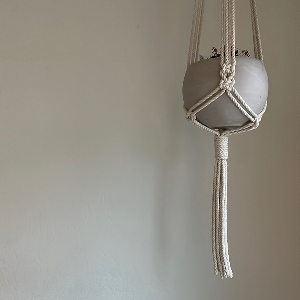 Macrame plant holder
